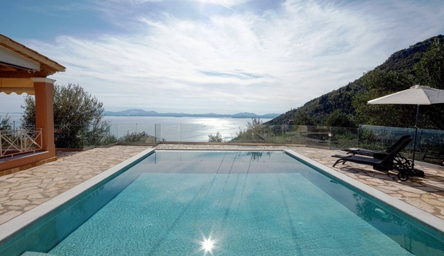 Fabulous three bedroom villa with stunning sea views
