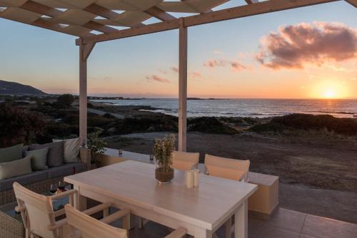 Falasarna Seafront House - 50m Sea - Holiways Collection in Limeniskos