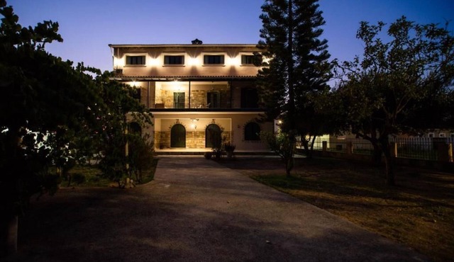 Family friendly apartment next to the sea