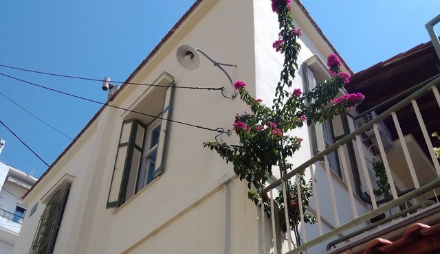 Family-friendly house, 300 meters distance from the center. in Kavala