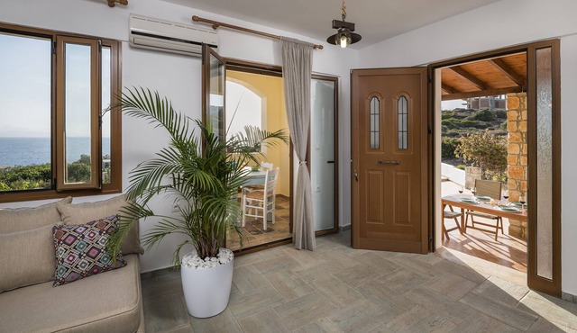 Family Friendly Property with Private Pool & Sea views, only 1 km to the Beach! in Chania