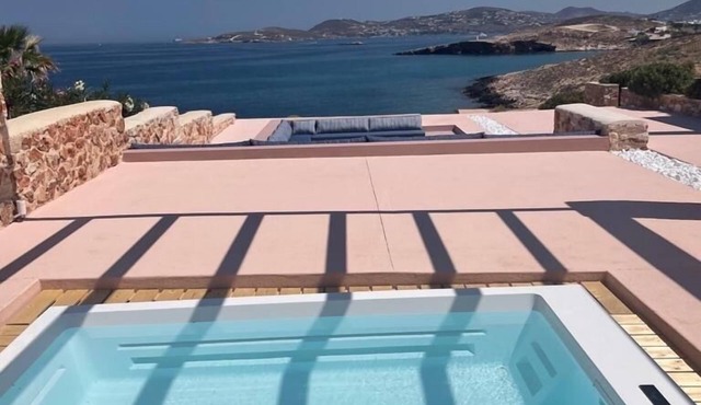 Fantastic waterfront villa on the Greek island of Paros in Parikiá