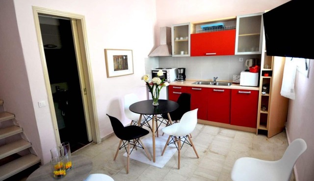 Flora Maisonettes 2 Walk to Beach A C Wifi Car Not Required
