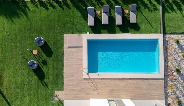 Forestbreeze 3: Luxury 2 Bedroom Villa with Private Pool & Garden in Larisos
