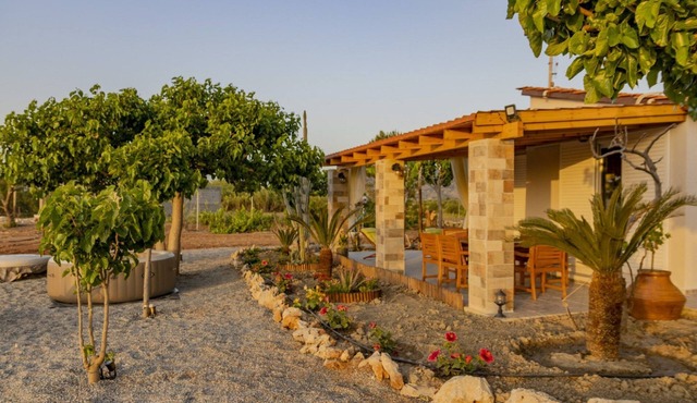 G & M Beach House in Massari in Χαράκι