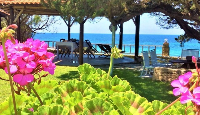 Genari Beach Atemberaubender Aufenthalt mit Meerblick by Interhome