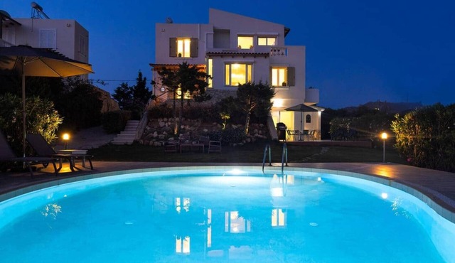 Now we land, family, pool, bbq, path to sea in Δημοτική Κοινότητα Κουνουπιδιανών