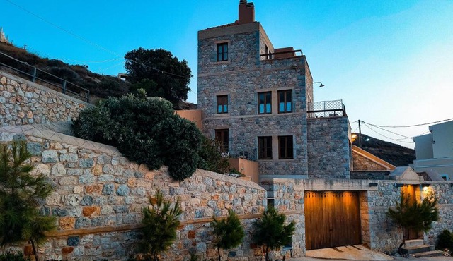 Grande Grotta House in Mirtéai