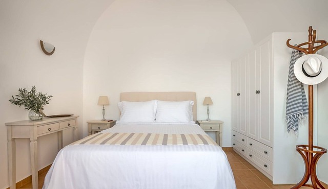 Grandiose Santorini Villa | 1 Bedroom Suite | Villa Panther | Beautiful Terrace.