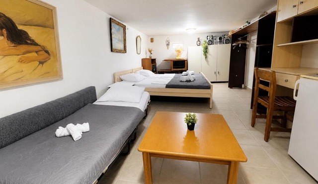 Greek Apartments DAV