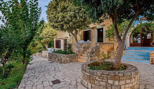 Group accommodation in Crete – separate houses