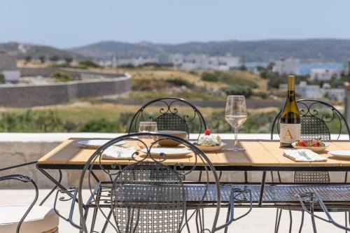 Harites Home - Sea View Villa A in Adamantas