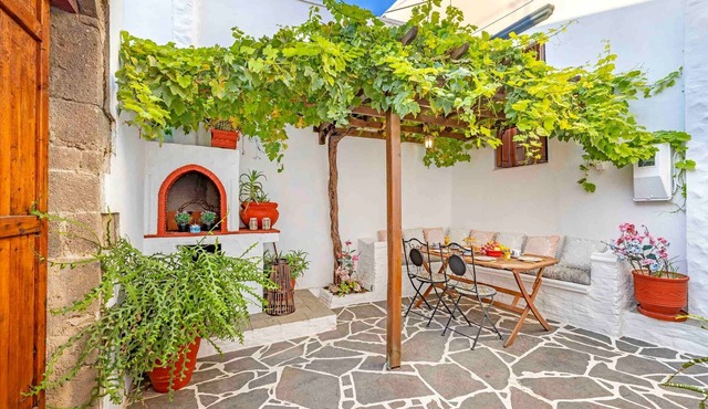 Holiday Home 'Beautiful Historic House' with Private Garden, Wi-Fi and Air Conditioning