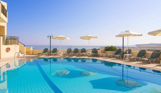 Holiday home complex with pool, close to the sea, wifi | Sfakaki, Crete