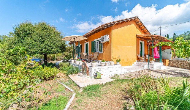 Holiday Home "Edem Garden" with Mountain View & Wi-Fi