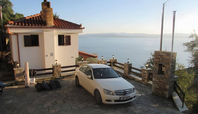 Holiday Home 'The House with The Cave' with Sea View, Wi-Fi and Air Conditioning