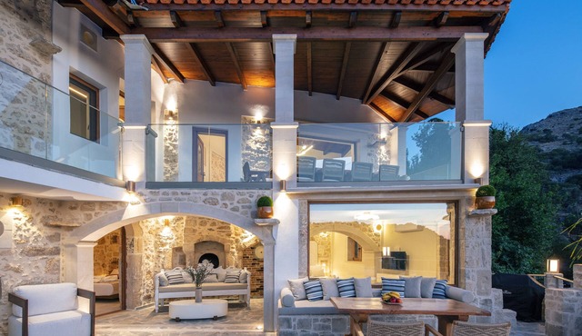 Hot tub, sauna and 4 en-suite bedrooms in nature! in Rethymno