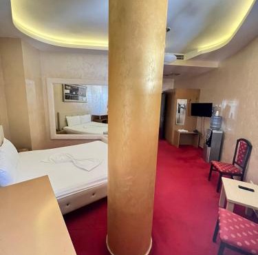 HOTEL GJUTA in Tirana