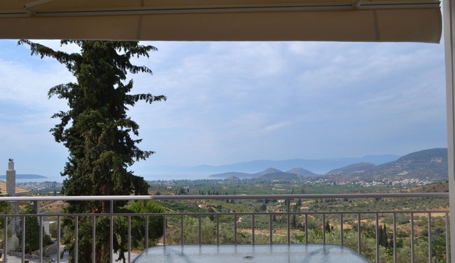 HOUSE WITH MAGNIFICENT SEA VIEW in Lefkakia