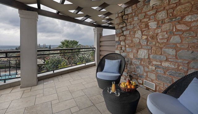 Iakovakis Suites & Spa