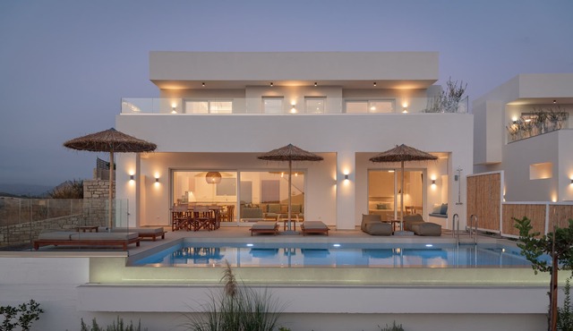 Iconic KommoSunset Villa I in Heraklion