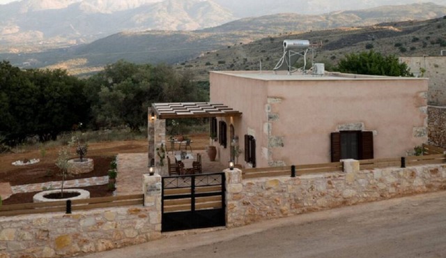 Iliopetra Villa