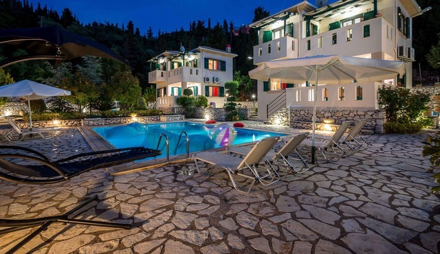 Impressively decorated luxury pool villa,at 3 min from best beaches,privacy