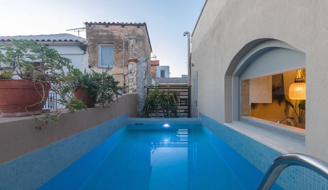 In the old historical town of Rethymno,Daphne Luxury Home with a private pool