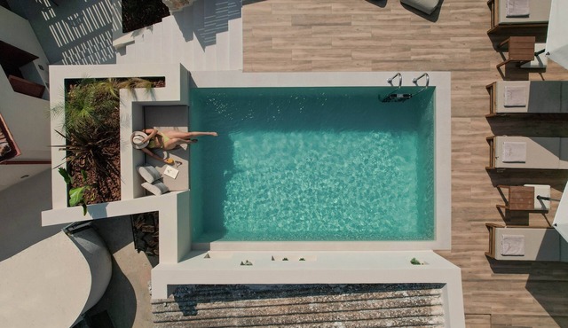 Ιndependent and cozy residence with 3 bedrooms, 3 bathrooms and outdoor pool.