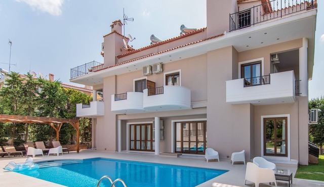 Inviting Villa in Anavissos with communal pool