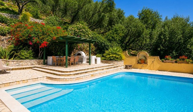 Ioannas House - Four Bedroom Villa, Sleeps 8