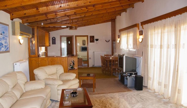 Ionian Sunset Beach Apartment in Alikanitaíika