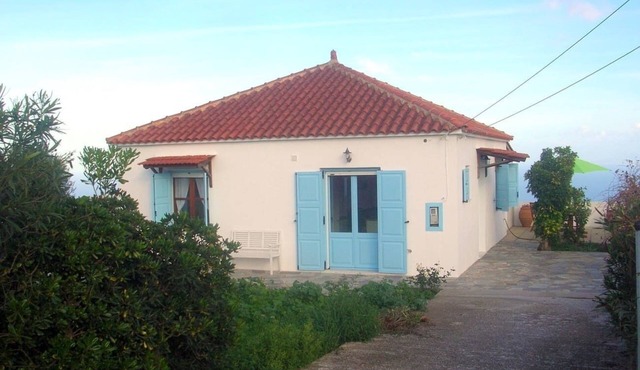 Iremia Cottage Sleeps 4 with Sea View
