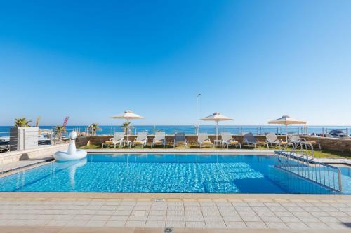 Irida beachfront Villa for 12 steps to amenities in Rethymno
