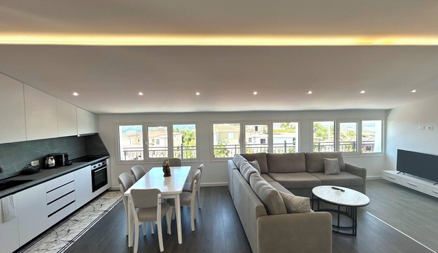 Ishem Penthouse Free Wi-Fi 2 Balconies Green View Garden Pet-Friendly in Ishëm
