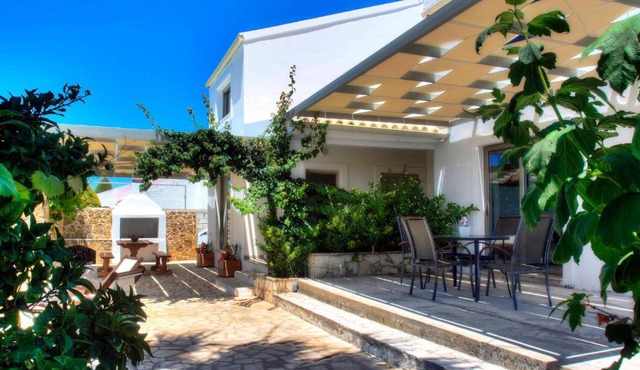 ISSOS BEACH VILLA