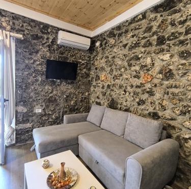 Kallisto Luxury Studios in Qeparo