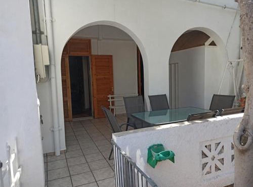 Kamares Home - 50m from Sea in Kini