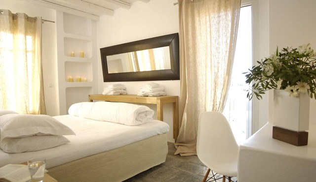 Kapetan Tasos Suites