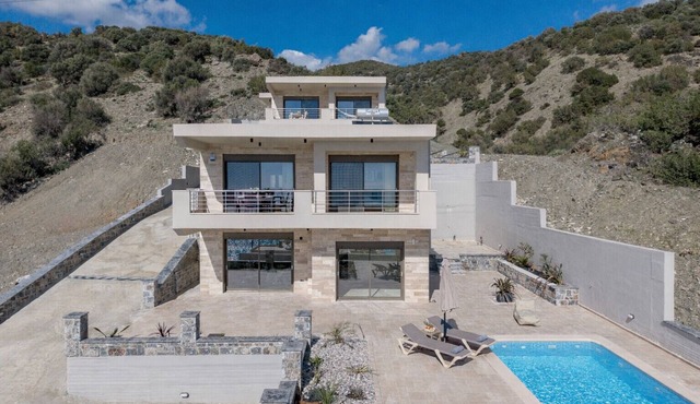 Kedros villa Tessera , next to the beach and near taverns