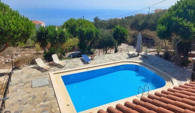 Kefalas, Chania. Great sea views, privacy, & close to tavernas