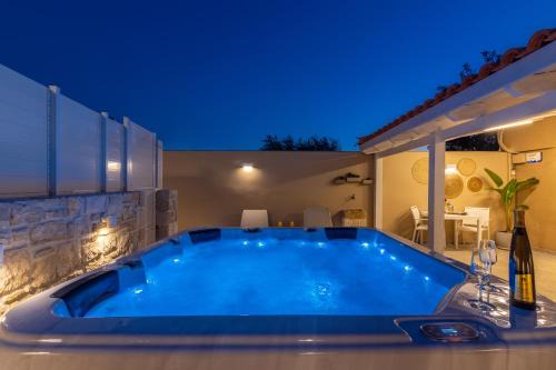Konstantinos luxury suite in Koutsourás