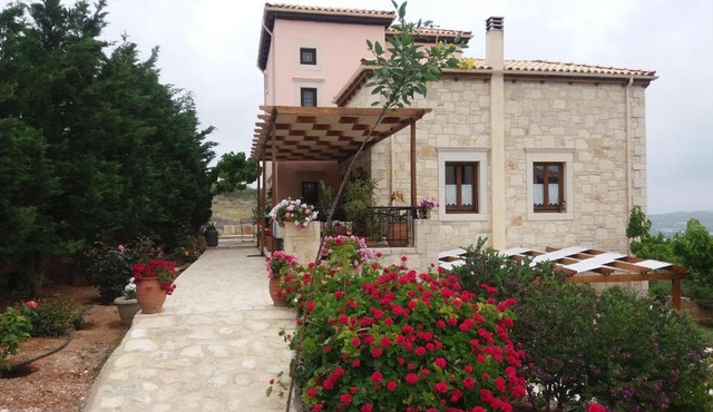 Kritamos Villa & Apartments in Kamilari