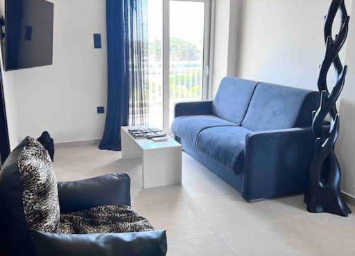 Lagonisi 2 bedroom luxury Apartment by the sea!