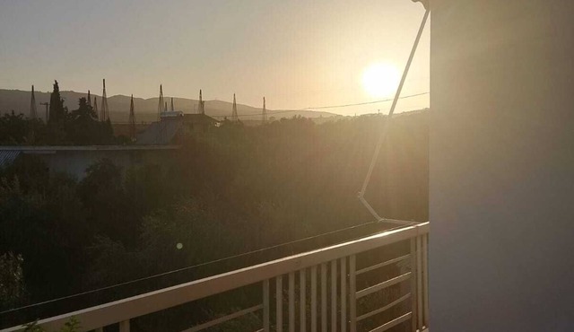 Large, bright vacation apartment right by the sea