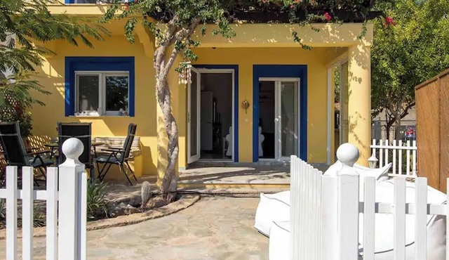 Le Petit Refuge 2 Floor Maisonette with Seaview