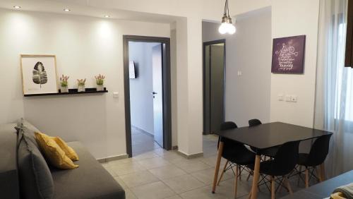 Leonidas Apartments and suites in Mola Kalyva