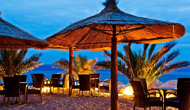Lida Garden Vila, featuring a garden with a swimming pool and BBQ facilities.