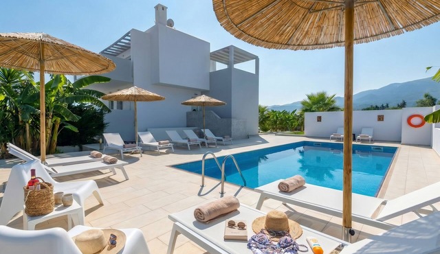 Lilu Villa 2 with Private Pool and Seaview