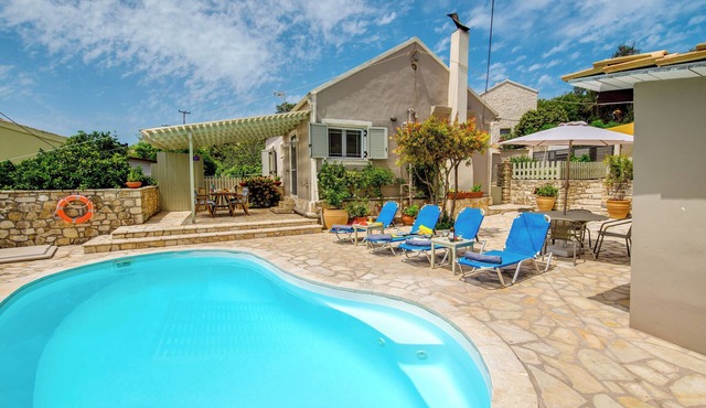 Loggos Seaview Cottage with Pool
